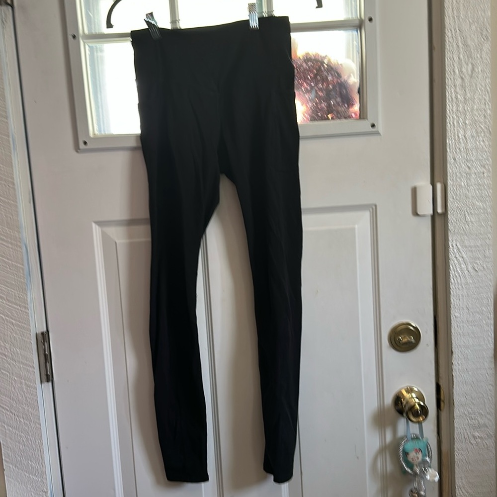 Black Gaiam Small Leggings.